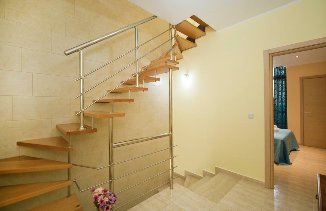 Sliema Duplex 1 Bedroom Apartment With 2 Bathrooms- Sleep 4 Eksteriør bilde