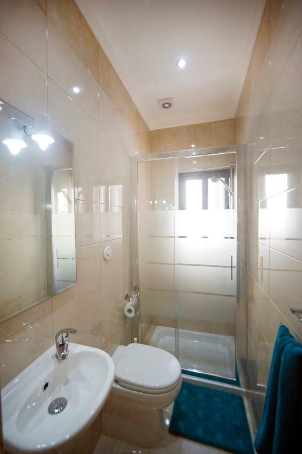 Sliema Duplex 1 Bedroom Apartment With 2 Bathrooms- Sleep 4 Eksteriør bilde